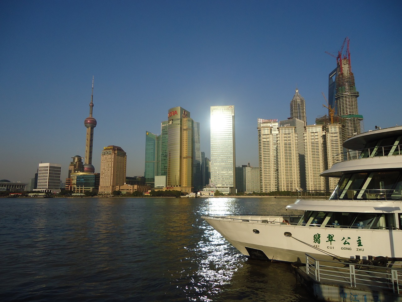 上海上港股票投資潛力與市場前景深度分析