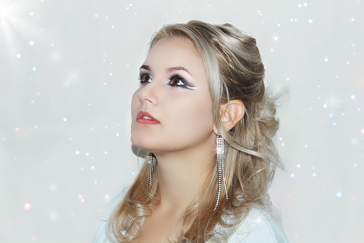 流行短發(fā)造型大賞，時(shí)尚魅力的展現(xiàn)