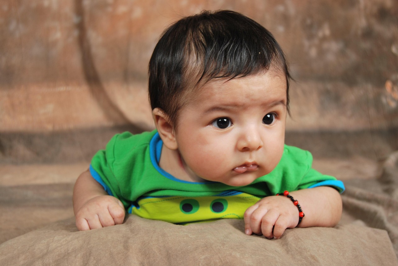 寶寶最新萌照，記錄成長足跡，見證美好瞬間