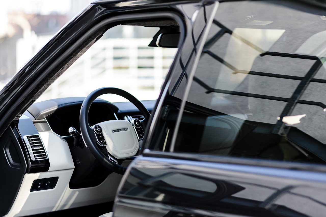 路虎攬勝最新動(dòng)態(tài)引領(lǐng)豪華SUV市場(chǎng)風(fēng)向標(biāo)