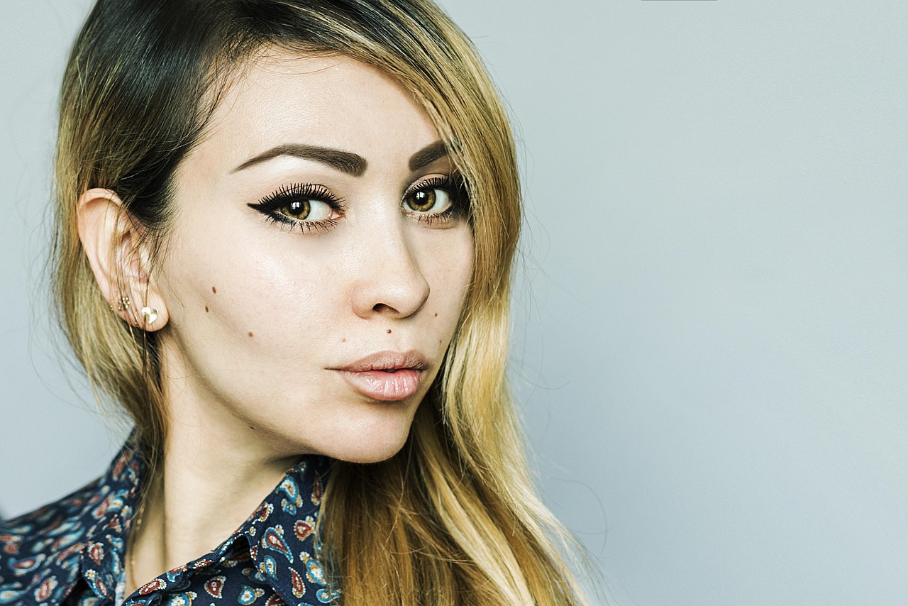 最新時(shí)尚卷發(fā)趨勢(shì)，魅力卷發(fā)的演變與展現(xiàn)