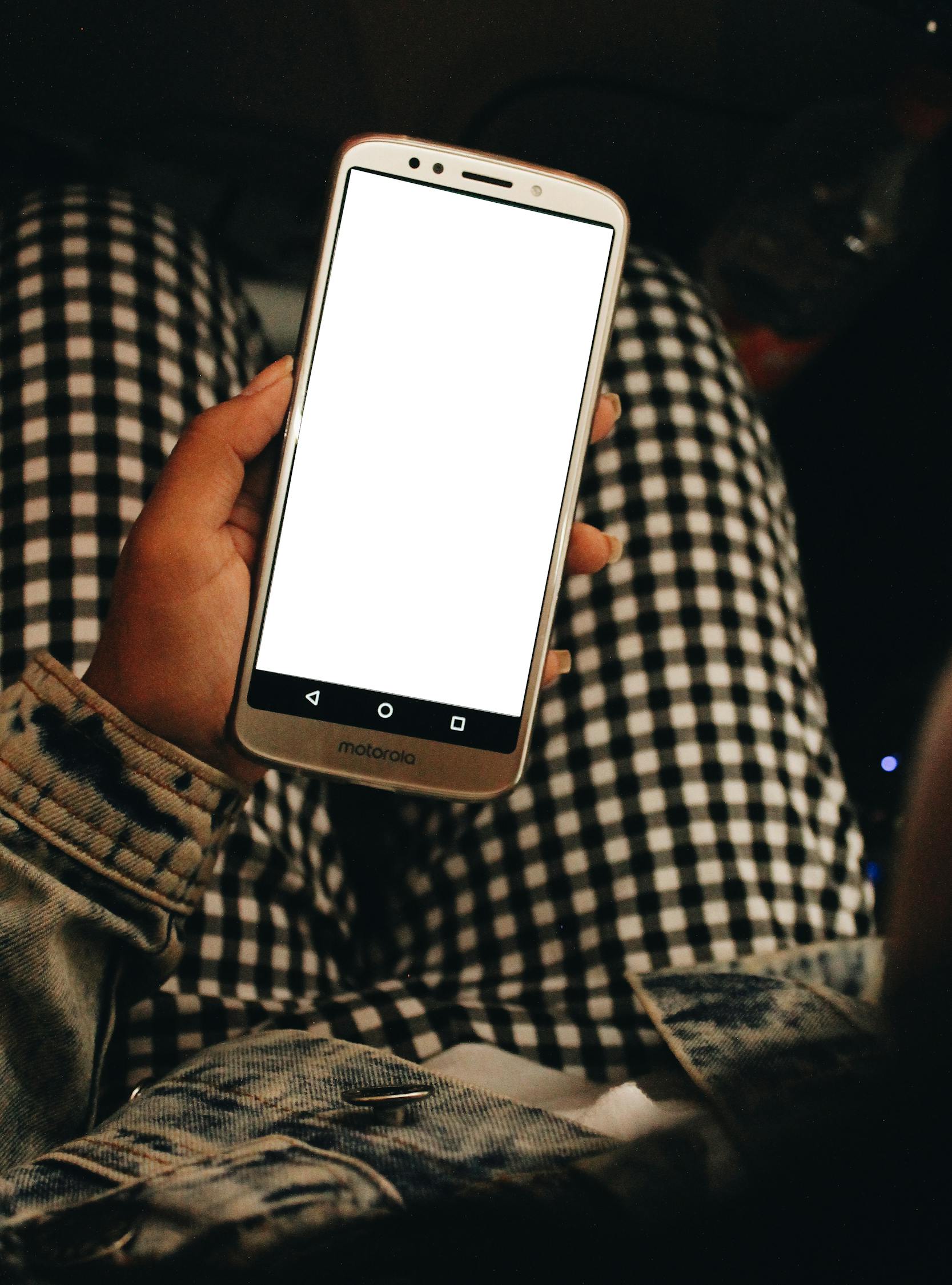 科技與時尚交融，最新手機型號1233登場