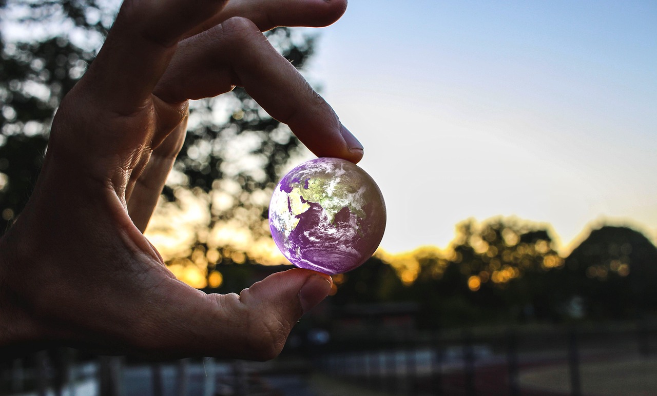 少年透明人與電影，探索青春獨(dú)特視角的影片