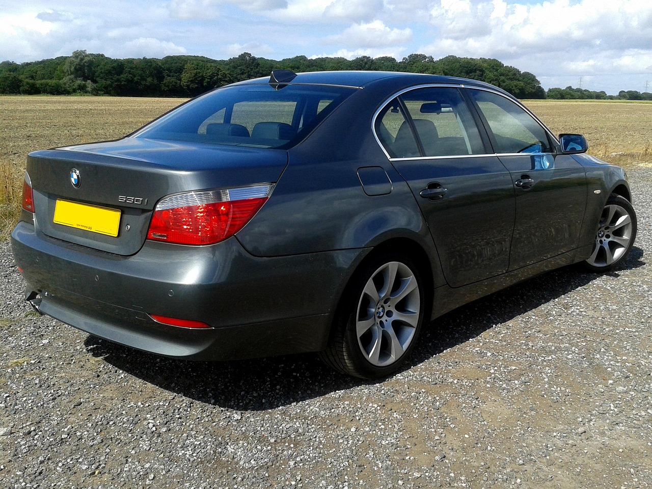 全新奔馳E級(jí)轎車，精工細(xì)琢的優(yōu)雅與超凡性能體驗(yàn)