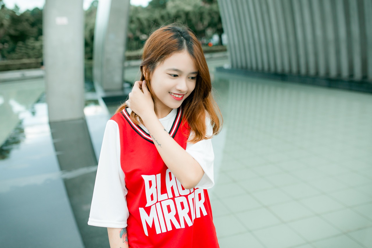 特林德?tīng)柫崮巫钚聦?xiě)真——完美詮釋時(shí)尚魅力的瞬間