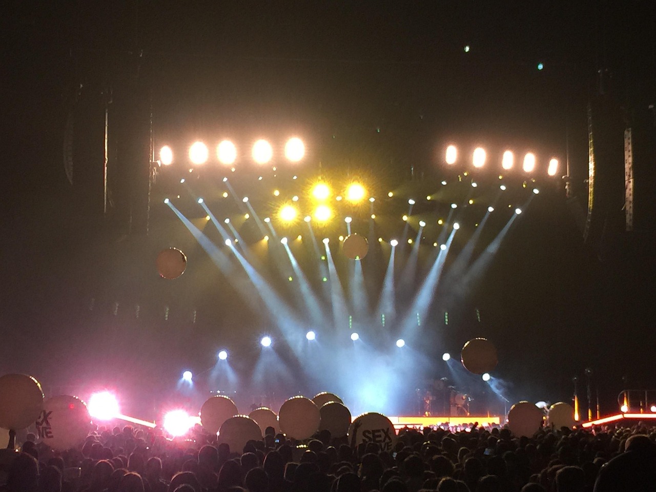 權(quán)志龍2017最新單曲掀起音樂狂潮，引領(lǐng)潮流風潮再燃！