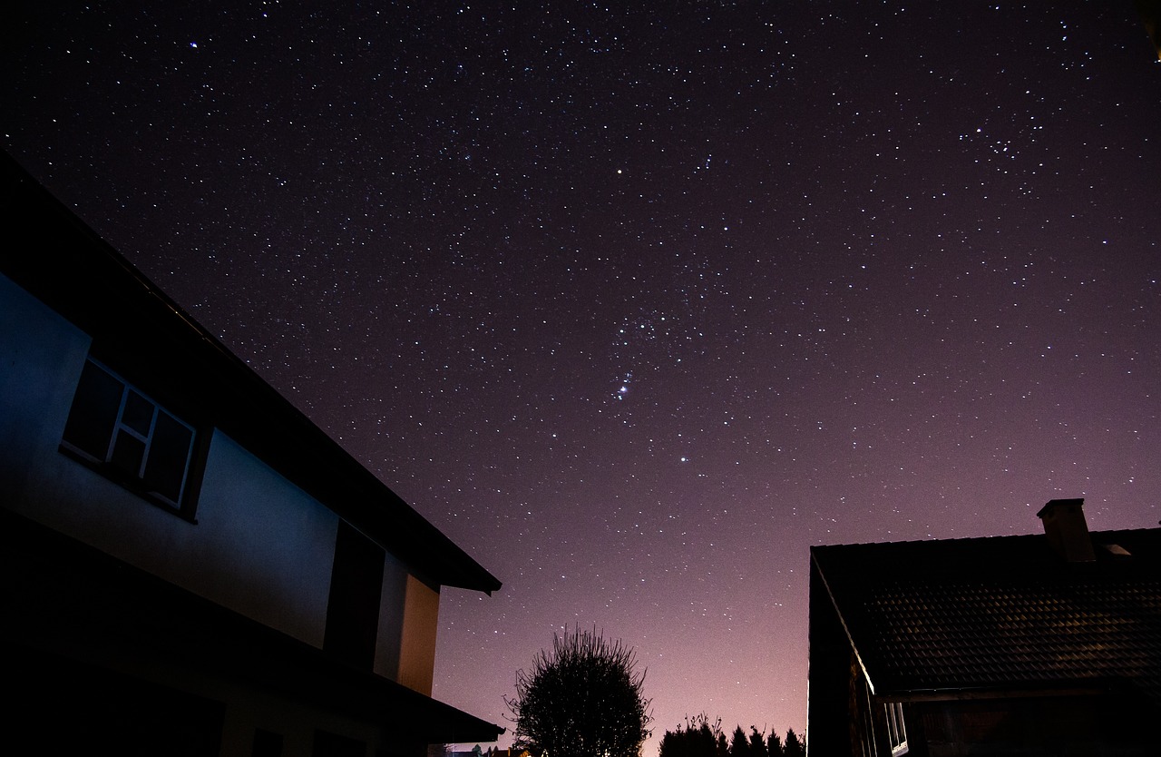網(wǎng)絡(luò)時(shí)代璀璨星辰，微博明星閃耀舞臺(tái)