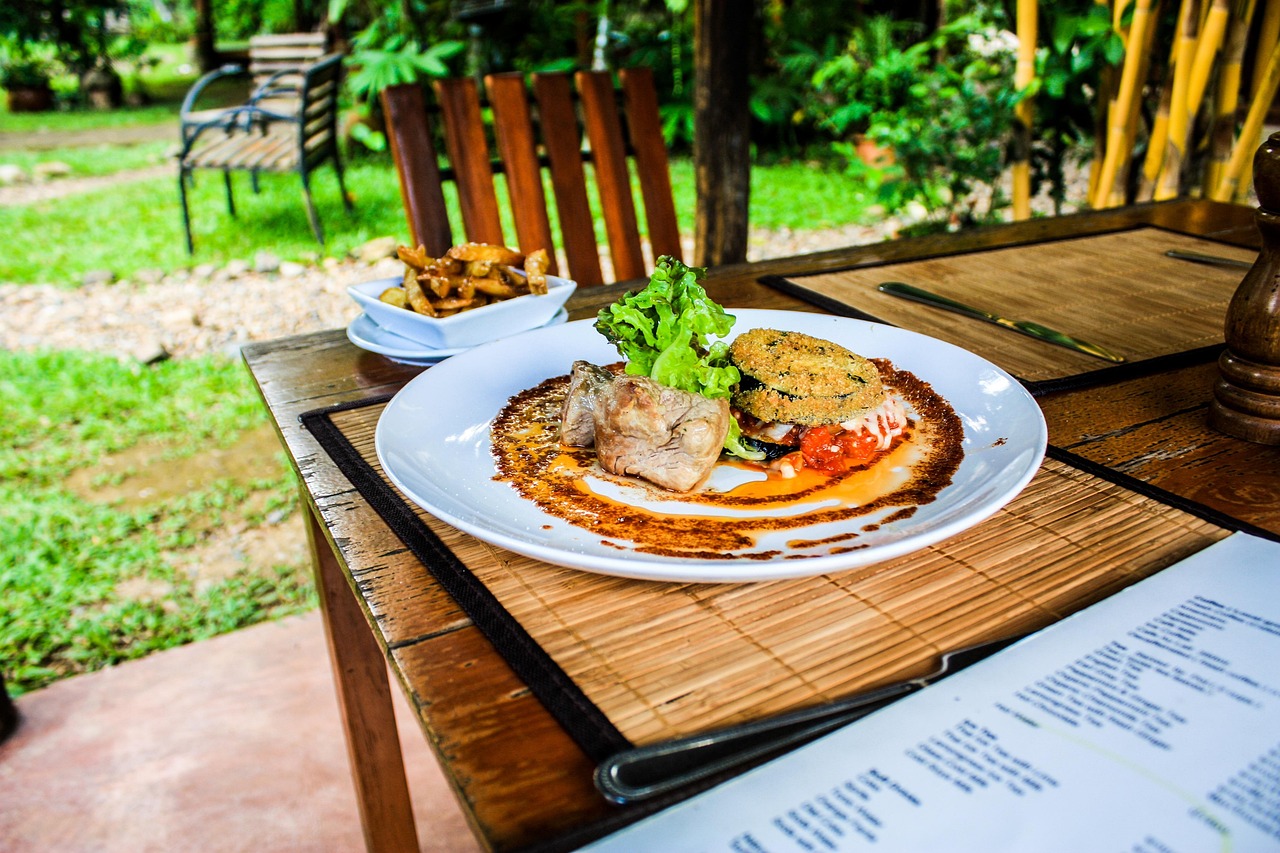 傳統(tǒng)老菜譜的現(xiàn)代演繹，經(jīng)典美食重現(xiàn)餐桌